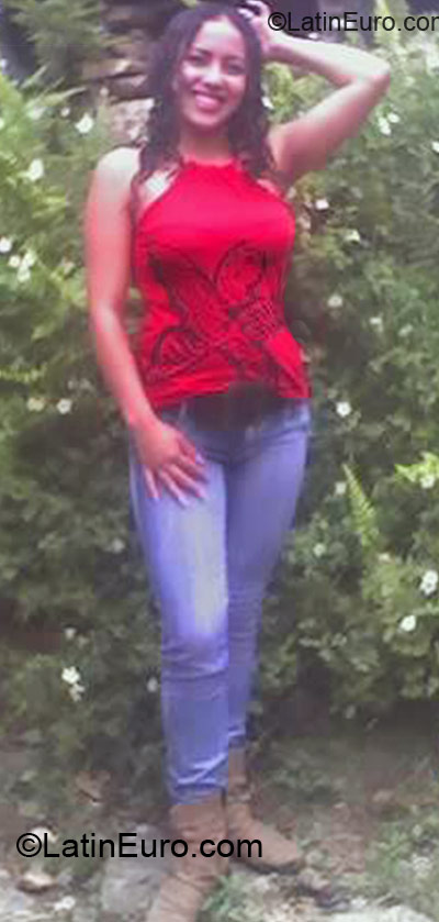 Date this attractive Colombia girl Leidy from Bogota CO10139