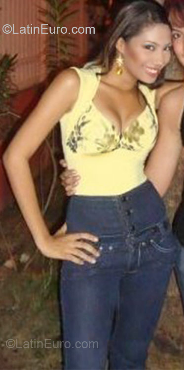 Date this beautiful Colombia girl Laura marcela from Barranquilla CO10140
