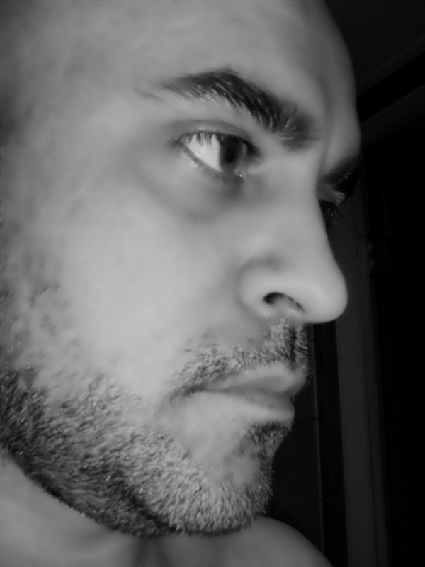 Date this foxy Canada man Bareric from Montreal CA504