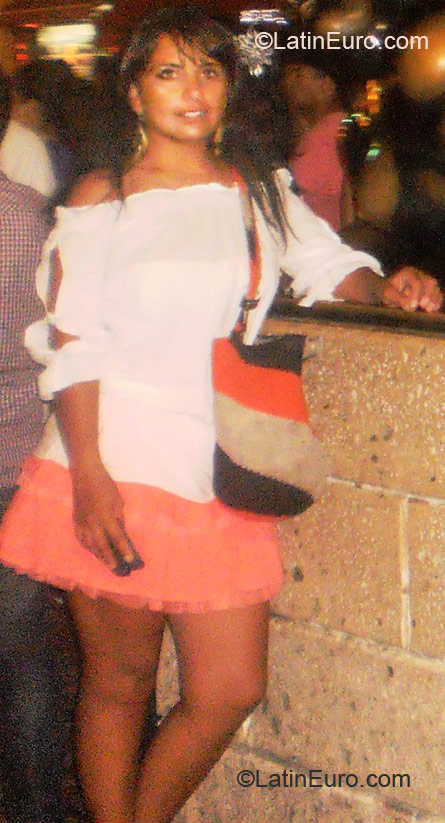 Date this pretty Colombia girl Lina from Manizales CO10180