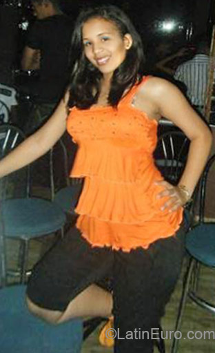 Date this foxy Dominican Republic girl Massiel from Bahoruco DO11041
