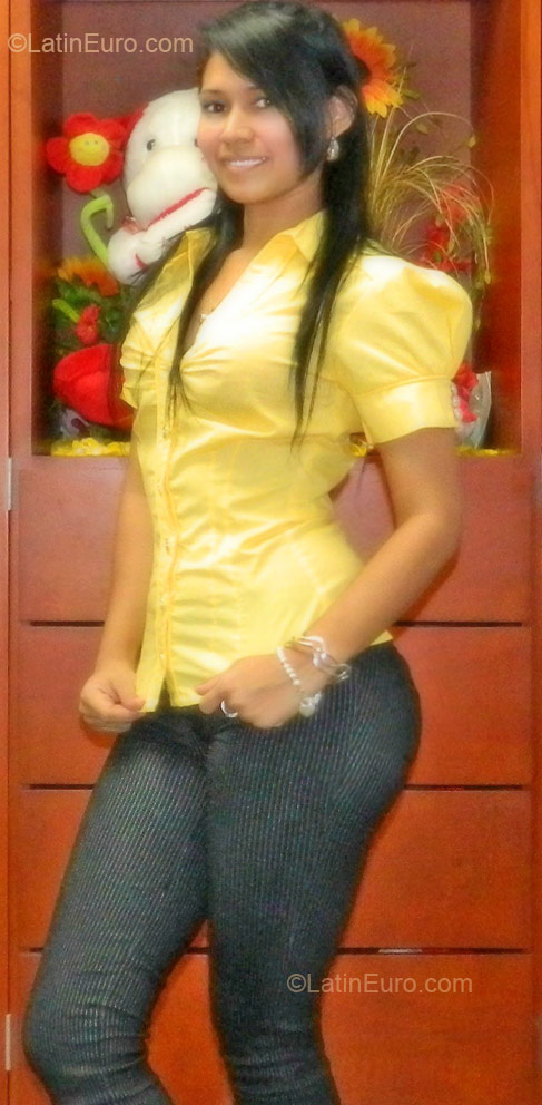 Date this charming Colombia girl Dayana from Bogota CO10197
