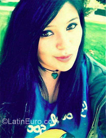 Date this good-looking Colombia girl Valentina from Bogota CO10203