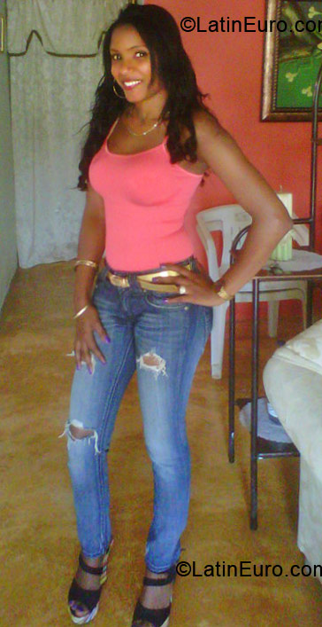 Date this voluptuous Dominican Republic girl Ninoska from Santiago DO11110