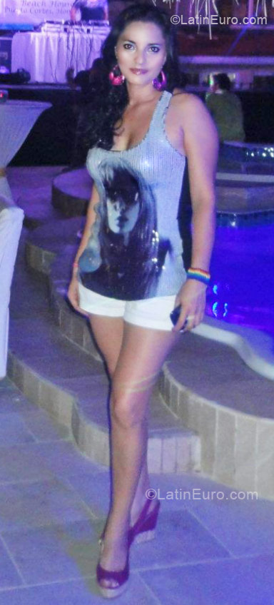 Date this attractive Honduras girl Luz from Roatan HN680