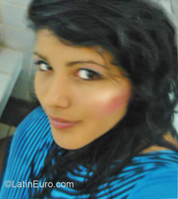 Date this hot Colombia girl Lina from Bogota CO10339