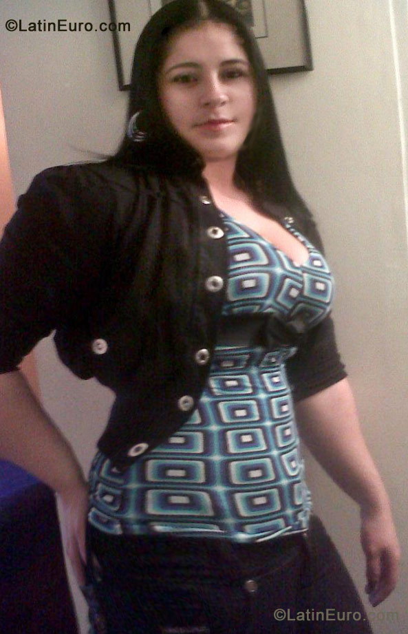 Date this sensual Colombia girl Andrea from Bogota CO10382