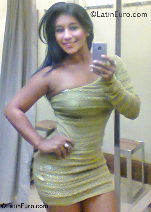Date this lovely Brazil girl Tatyane from Rio De Janeiro BR6701