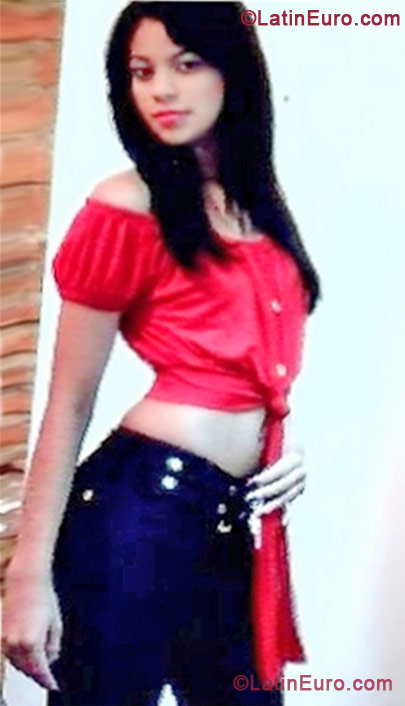 Date this delightful Colombia girl Steffany from Cali CO10407