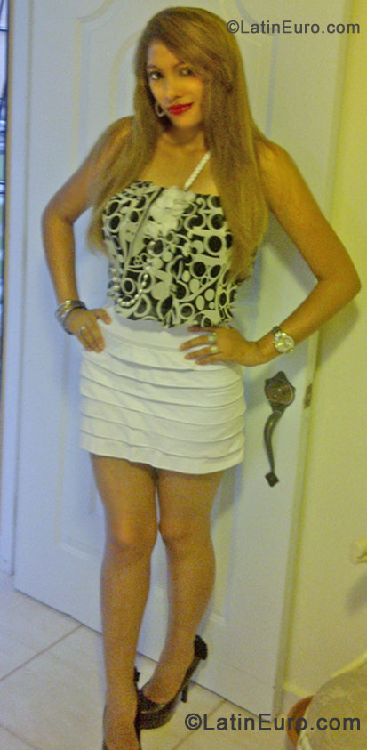 Date this cute Dominican Republic girl Fior from Santo Domingo DO11259