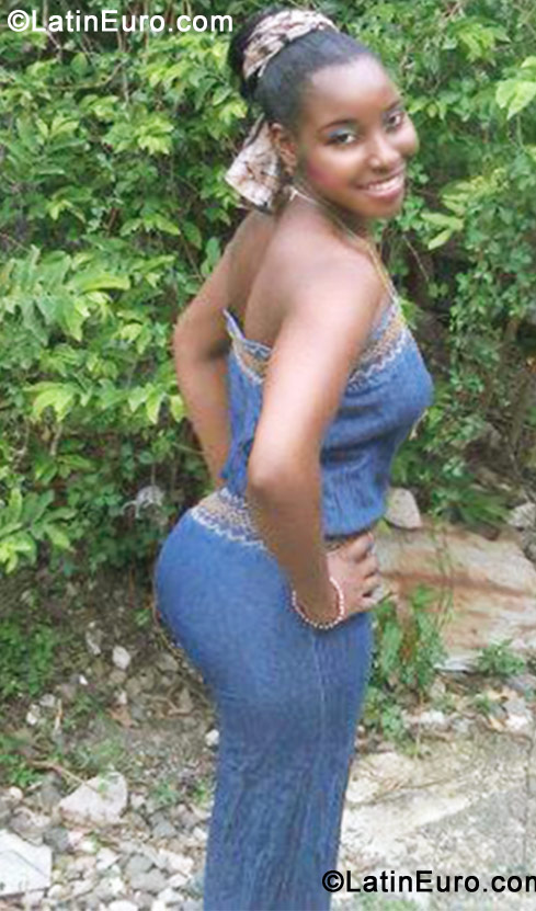 Date this cute Jamaica girl Samantha from Nine Mile JM544