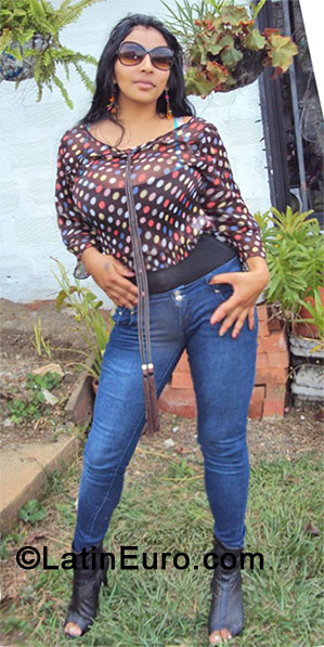 Date this happy Colombia girl Maritza from Cali CO15952