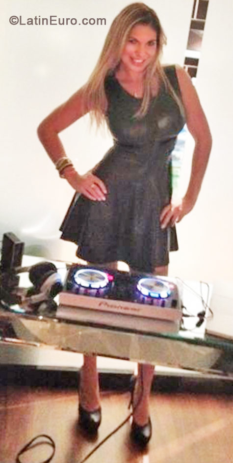Date this good-looking Mexico girl Fernanda from Mexico City MX718