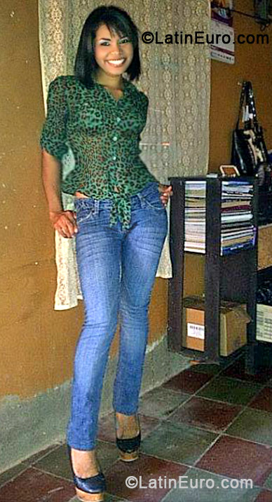 Date this georgeous Honduras girl Jessika from Tegucigalpa HN678