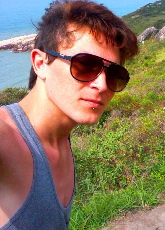 Date this hard body Brazil man Petters from Florianópolis BR6733