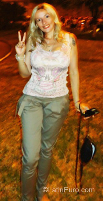 Date this happy Brazil girl Mariana from Pouso Alegre BR6760