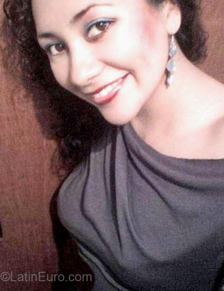 Date this nice looking Peru girl Karol from Lima PE590