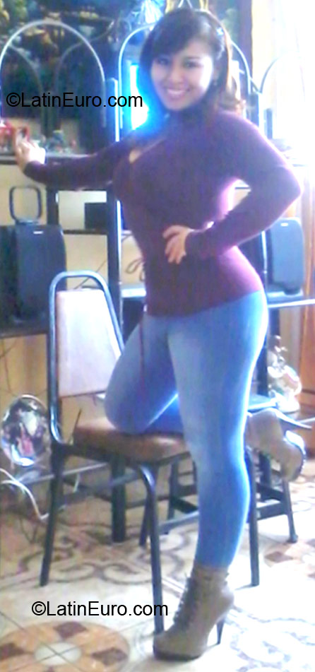 Date this happy Canada girl Julissa from Lima CA512