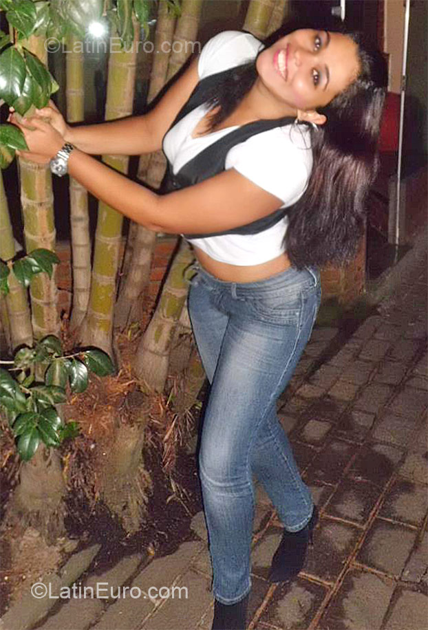 Date this gorgeous Brazil girl Kamyla from Sao Paulo BR6771