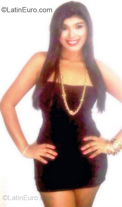 Date this voluptuous Colombia girl Laura from Barranquilla CO10643