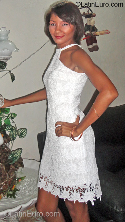 Date this stunning Colombia girl Yereni from Cartagena CO10649