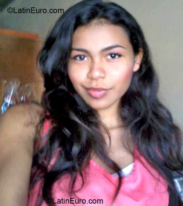 Date this happy Colombia girl Samy from Barranquilla CO10675