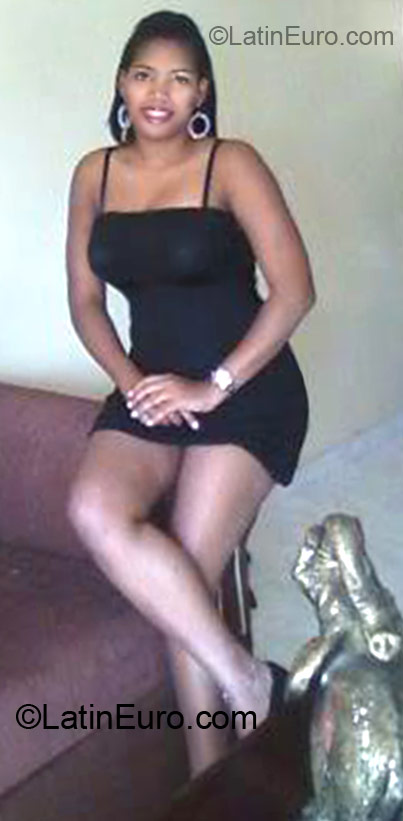 Date this delightful Dominican Republic girl Stefani from Santo Domingo DO13810