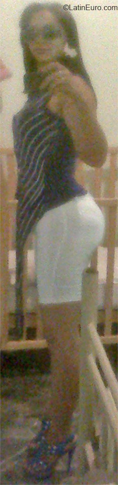 Date this tall Colombia girl Marys from Santo Domingo CO10682