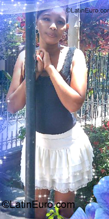 Date this hot Colombia girl Nayibi from Cali CO10702