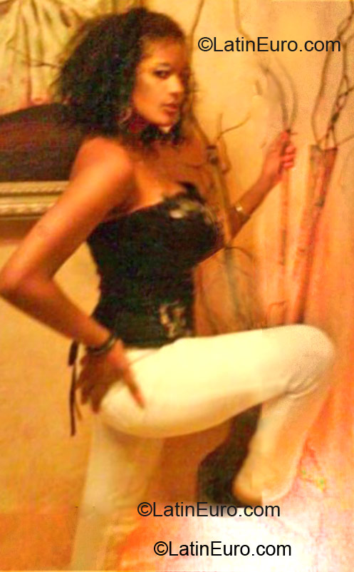 Date this athletic Dominican Republic girl Yanette from Santiago DO11647