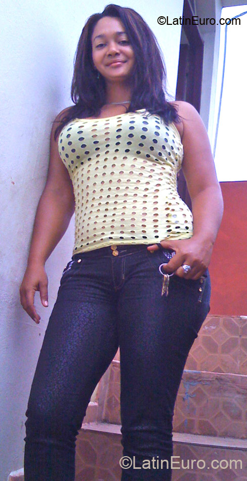 Date this hot Dominican Republic girl Melina from La Vega DO11549