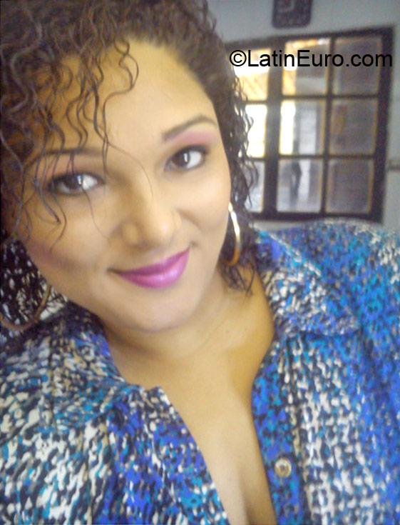 Date this nice looking Brazil girl Amanda from Rio De Janeiro BR6827