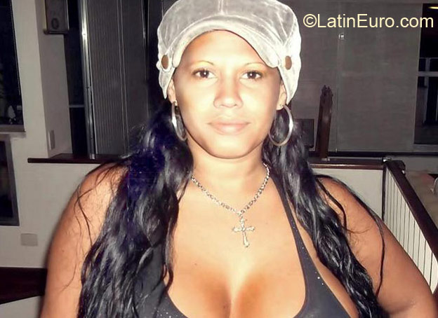 Date this happy Brazil girl Rachilen from Rio De Janeiro BR8832