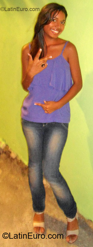Date this cute Brazil girl Deyse from Recife BR6836