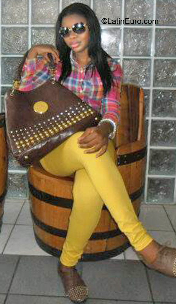 Date this hot Jamaica girl TiaChinPoo from Kingston JM568