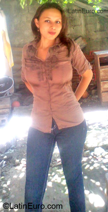 Date this charming Honduras girl Maryury rogers from La Ceiba HN688