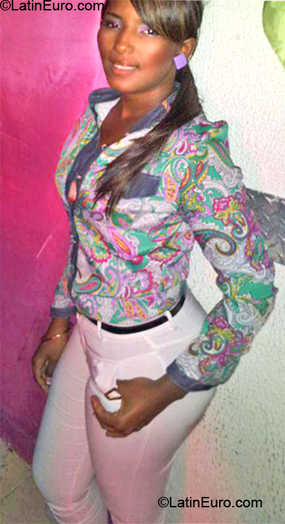 Date this stunning Dominican Republic girl Maria Mercedes from Santo Domingo DO11718