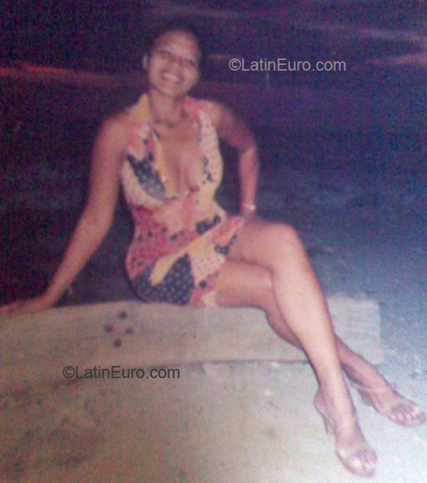Date this cute Honduras girl Aurora guzman f from La Ceiba HN690