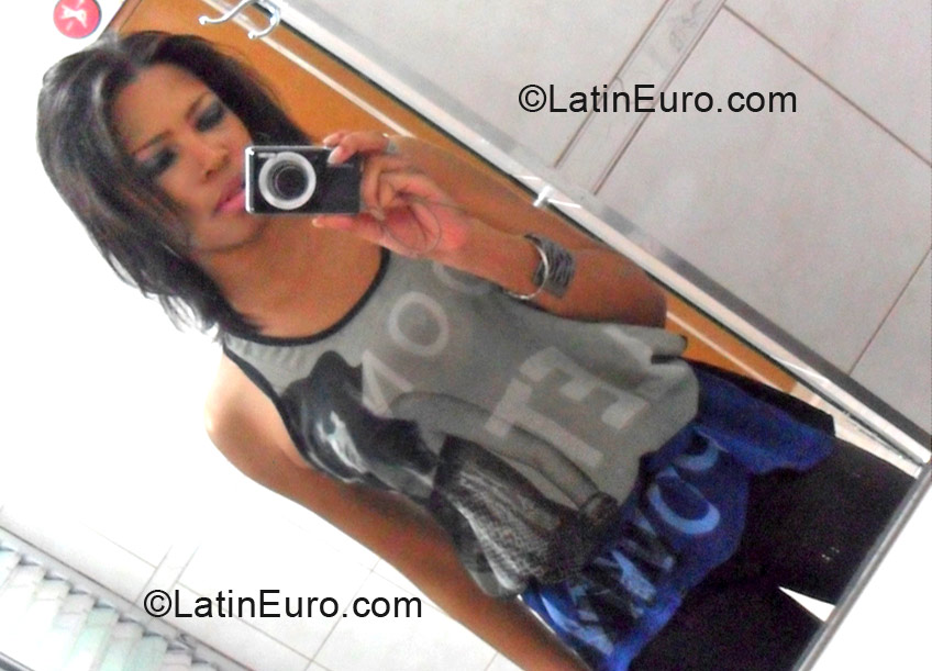 Date this good-looking Brazil girl Erica from Sao Paulo BR6875