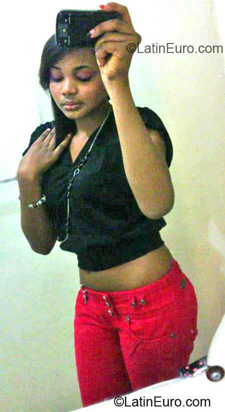Date this nice looking Dominican Republic girl Maria from Santo Domingo DO11810