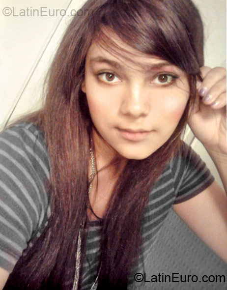 Date this georgeous Colombia girl AngelaV3 from Barranquilla CO10853