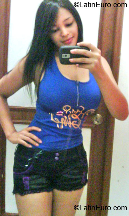 Date this charming Dominican Republic girl Aury from Santiago DO11853