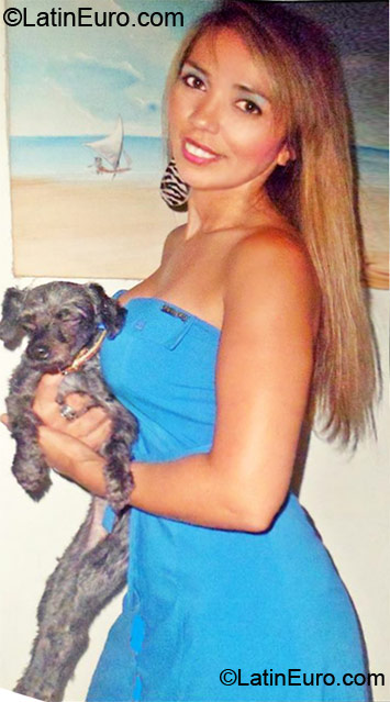 Date this stunning Brazil girl Cleo from Santos BR6940
