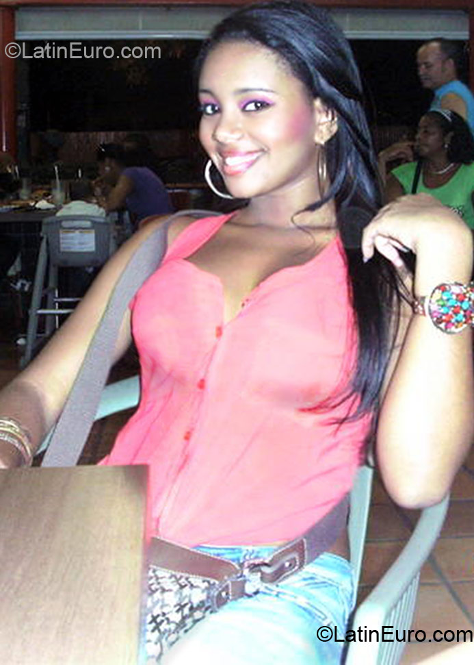 Date this stunning Dominican Republic girl Yennifer from Santo Domingo DO11916