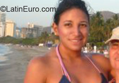 Date this charming Colombia girl Lina from Medellin CO10900
