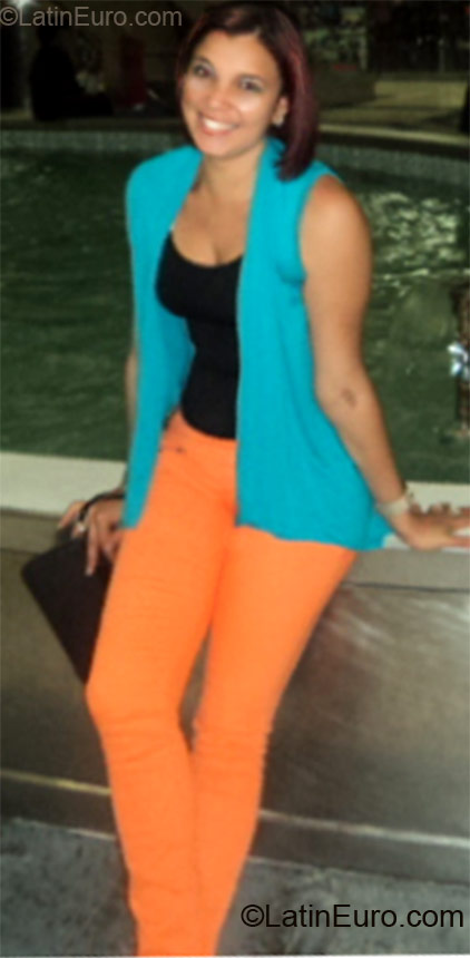 Date this hot Dominican Republic girl Bella Caroline from Santiago DO11934