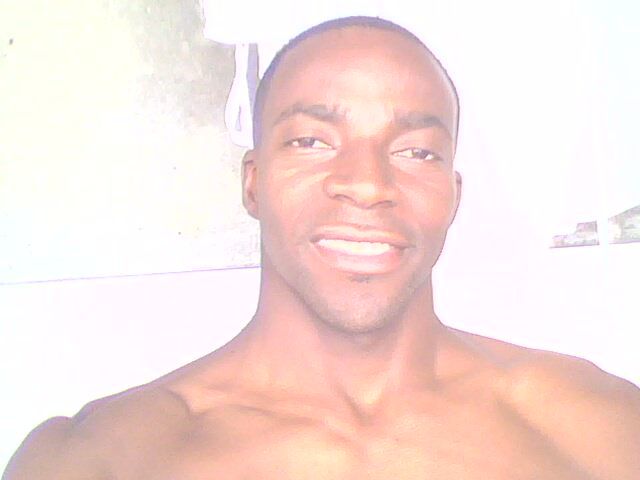 Date this hard body Colombia man Yancarlos garib from Cali CO11081