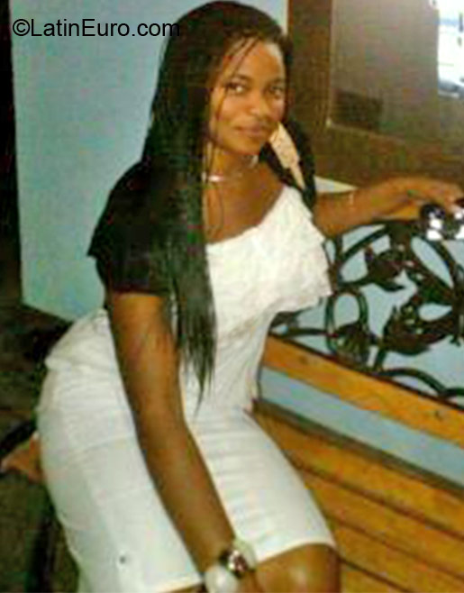 Date this nice looking Jamaica girl Melesha from Kingston JM634
