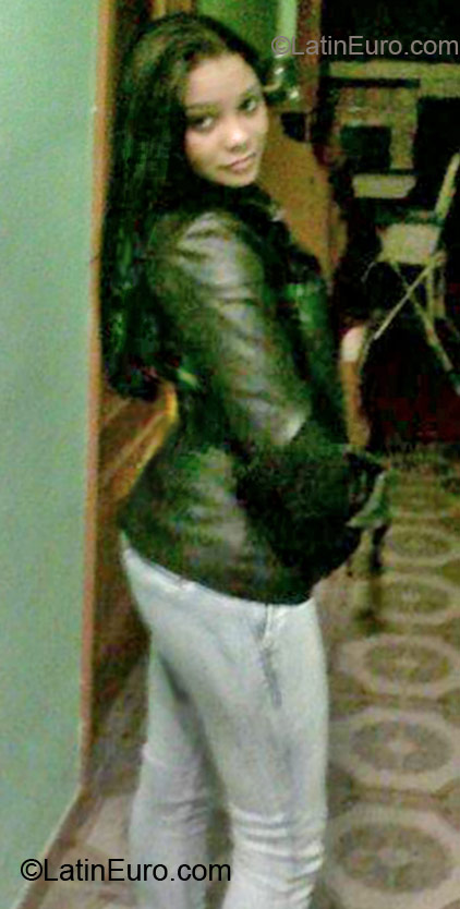 Date this sultry Dominican Republic girl Arianni from Santo Domingo DO22039