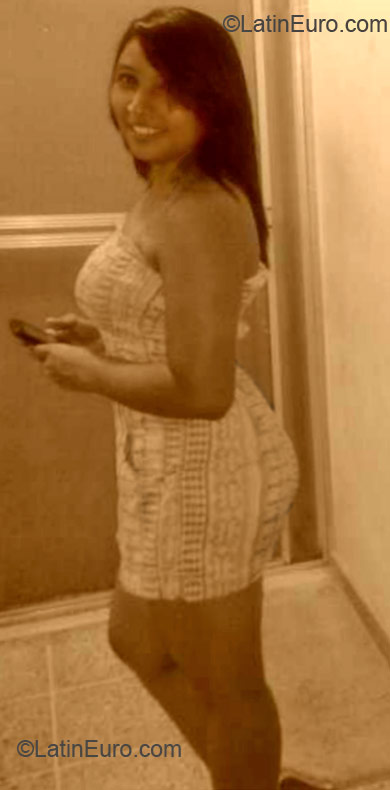 Date this voluptuous Honduras girl Yonelin from El Progreso Yoro HN718